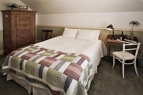 Valley Ford Hotel