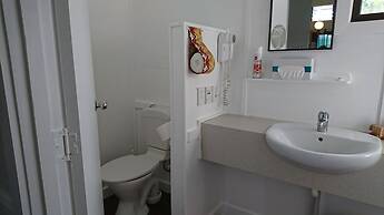 Aroa Beachside Resort