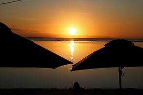 Aroa Beachside Resort