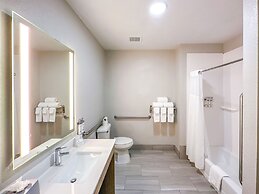 Holiday Inn Express Hotel & Suites Ennis by IHG