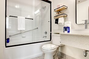 Elwood Hotel & Suites