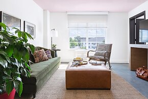 Elwood Hotel & Suites