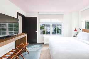 Elwood Hotel & Suites