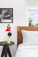 Elwood Hotel & Suites