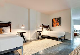 Elwood Hotel & Suites