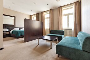 Roset Hotel & Residence