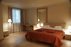 Roset Hotel & Residence