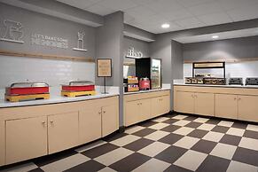 Hampton Inn & Suites-Knoxville/North I-75