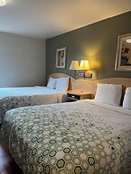 HomeTowne Studios & Suites by Red Roof Bentonville