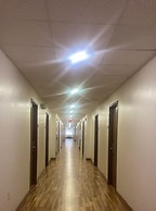 HomeTowne Studios & Suites by Red Roof Bentonville