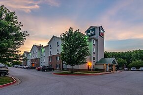 HomeTowne Studios & Suites by Red Roof Bentonville
