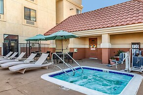 Comfort Suites Barstow near I-15
