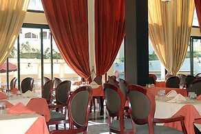 Hotel De La Corniche