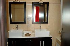 Hotel De La Corniche