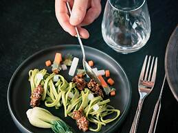 Pullman Shanghai Central-in XinTianDi & Yu Garden Area