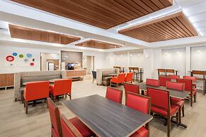 Holiday Inn Express Hotel & Suites Tilton - Lakes Region by IHG
