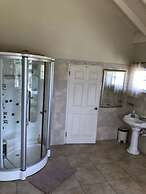 Retreat Guesthouse Luxury Suites