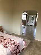 Retreat Guesthouse Luxury Suites