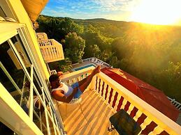 Retreat Guesthouse Luxury Suites