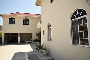 Retreat Guesthouse Luxury Suites