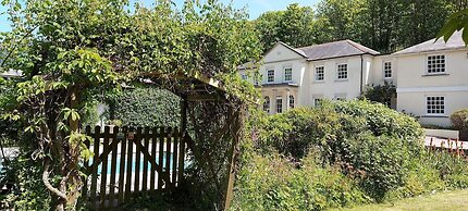 Rose In Vale Country House Hotel