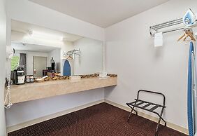 Howard Johnson by Wyndham Traverse City