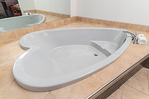 Howard Johnson by Wyndham Traverse City