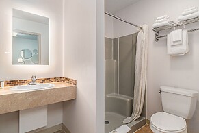 Howard Johnson by Wyndham Traverse City