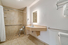 Howard Johnson by Wyndham Traverse City