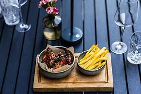 City Park Hotel & Residence