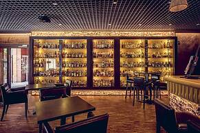 City Park Hotel & Residence