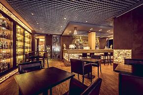 City Park Hotel & Residence