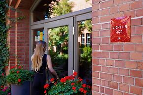 City Park Hotel & Residence