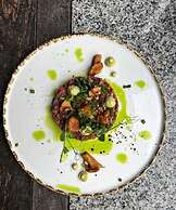 City Park Hotel & Residence