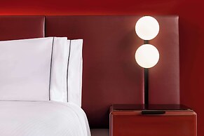 Revery Toronto Downtown, Curio Collection by Hilton