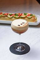 Revery Toronto Downtown, Curio Collection by Hilton