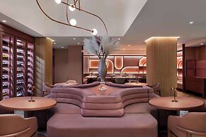Revery Toronto Downtown, Curio Collection by Hilton
