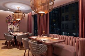 Revery Toronto Downtown, Curio Collection by Hilton