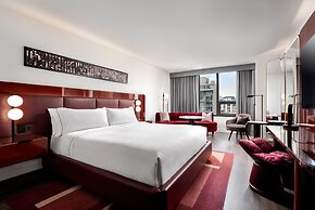 Revery Toronto Downtown, Curio Collection by Hilton