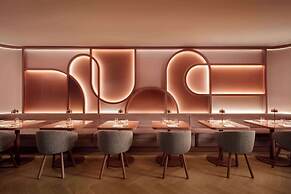 Revery Toronto Downtown, Curio Collection by Hilton