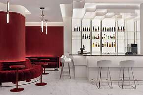 Revery Toronto Downtown, Curio Collection by Hilton