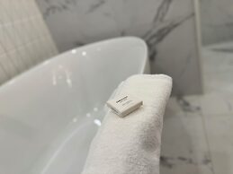 Revery Toronto Downtown, Curio Collection by Hilton