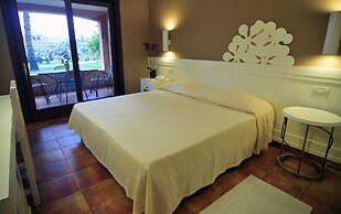 Lantana Resort Hotel & Apartments