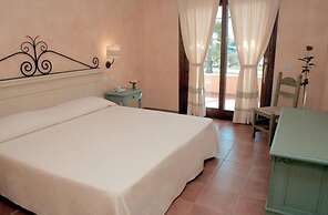 Lantana Resort Hotel & Apartments