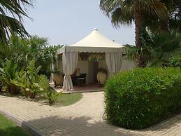 Lantana Resort Hotel & Apartments