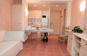 Lantana Resort Hotel & Apartments