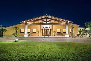 Lantana Resort Hotel & Apartments