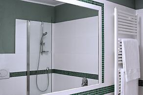 Lantana Resort Hotel & Apartments