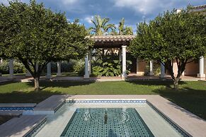 Lantana Resort Hotel & Apartments