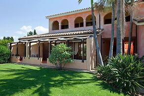 Lantana Resort Hotel & Apartments